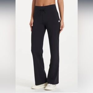 VUORI “Womens Daily Wideleg”. Size small. Color black. NWOT.
